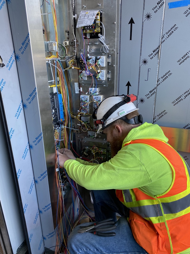 Cableado del tablero de funciones (COP, en inglés) en Grosvenor-Strathmore, diciembre de 2023