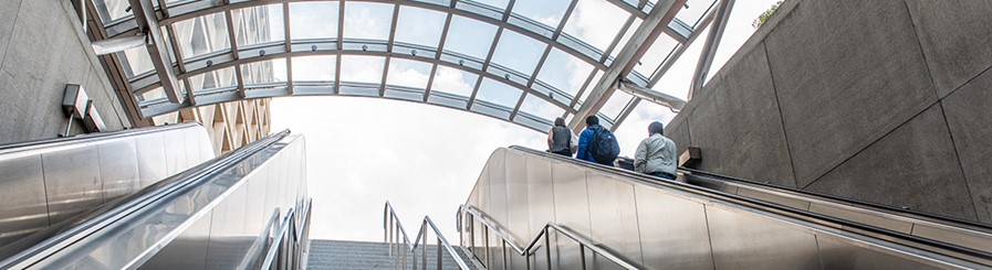 Proyectos de escaleras mecánicas, ascensores y pabellones protectores